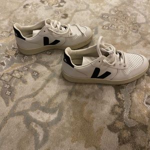 Veja v-10 leather sneakers 37